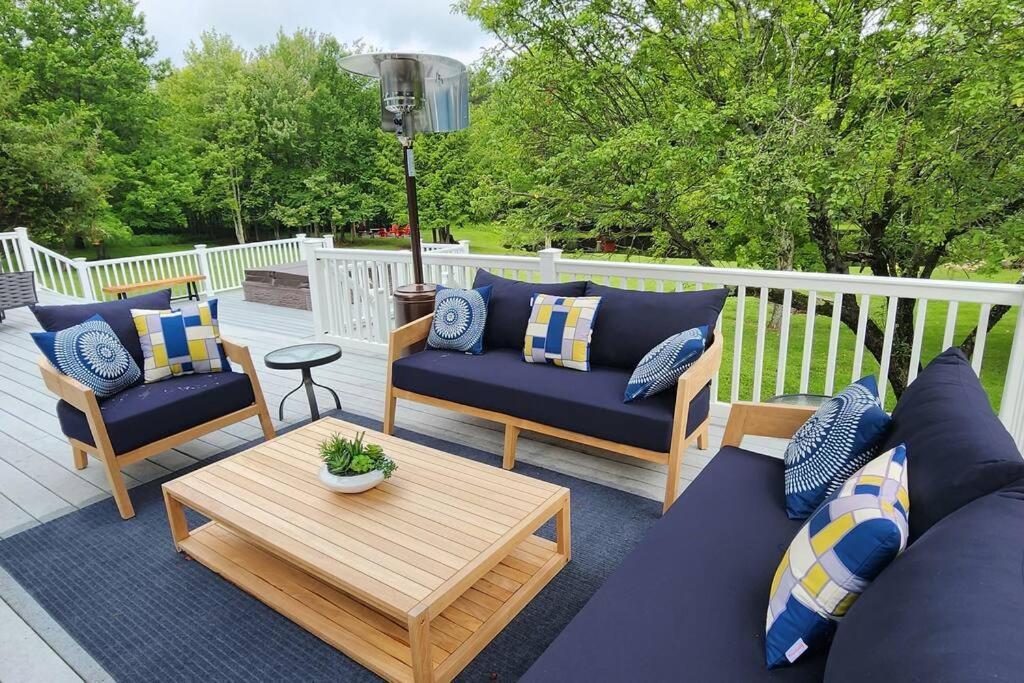 Mountain Blue Vista - Luxury Retreat Near Ski Resorts With Pond, Firepit And Hot Tub Windham Exterior photo