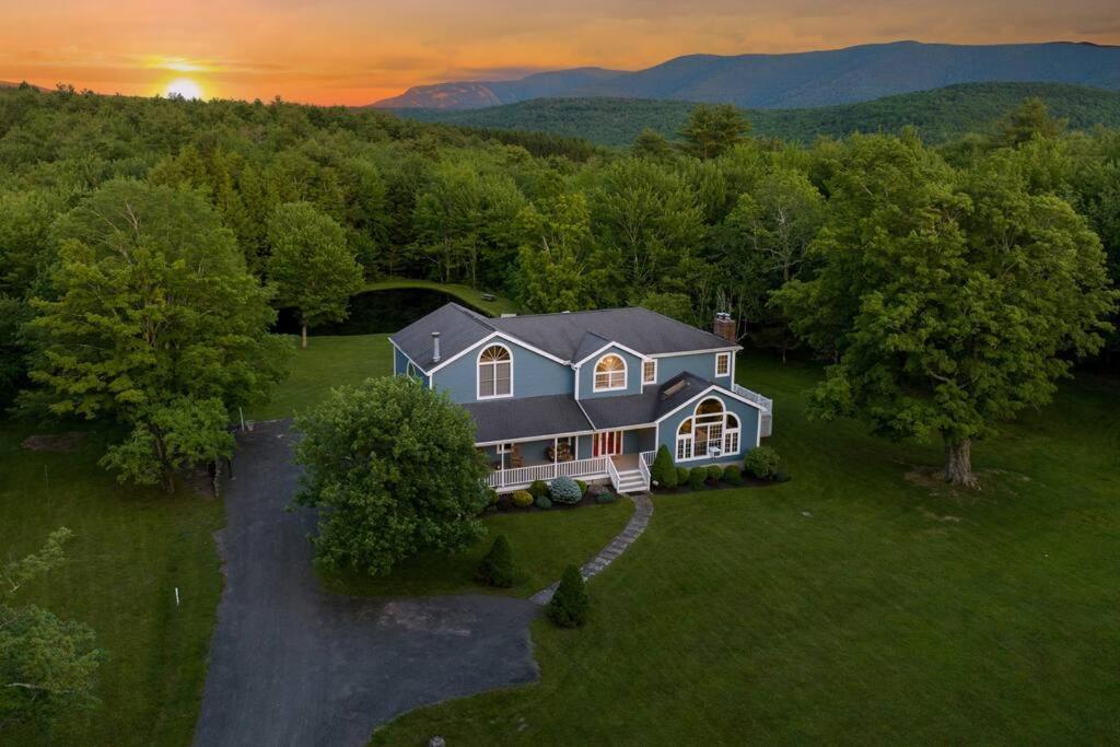 Mountain Blue Vista - Luxury Retreat Near Ski Resorts With Pond, Firepit And Hot Tub Windham Exterior photo