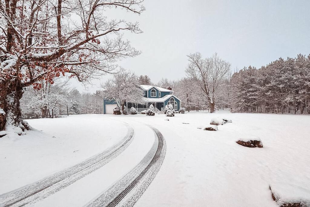 Mountain Blue Vista - Luxury Retreat Near Ski Resorts With Pond, Firepit And Hot Tub Windham Exterior photo