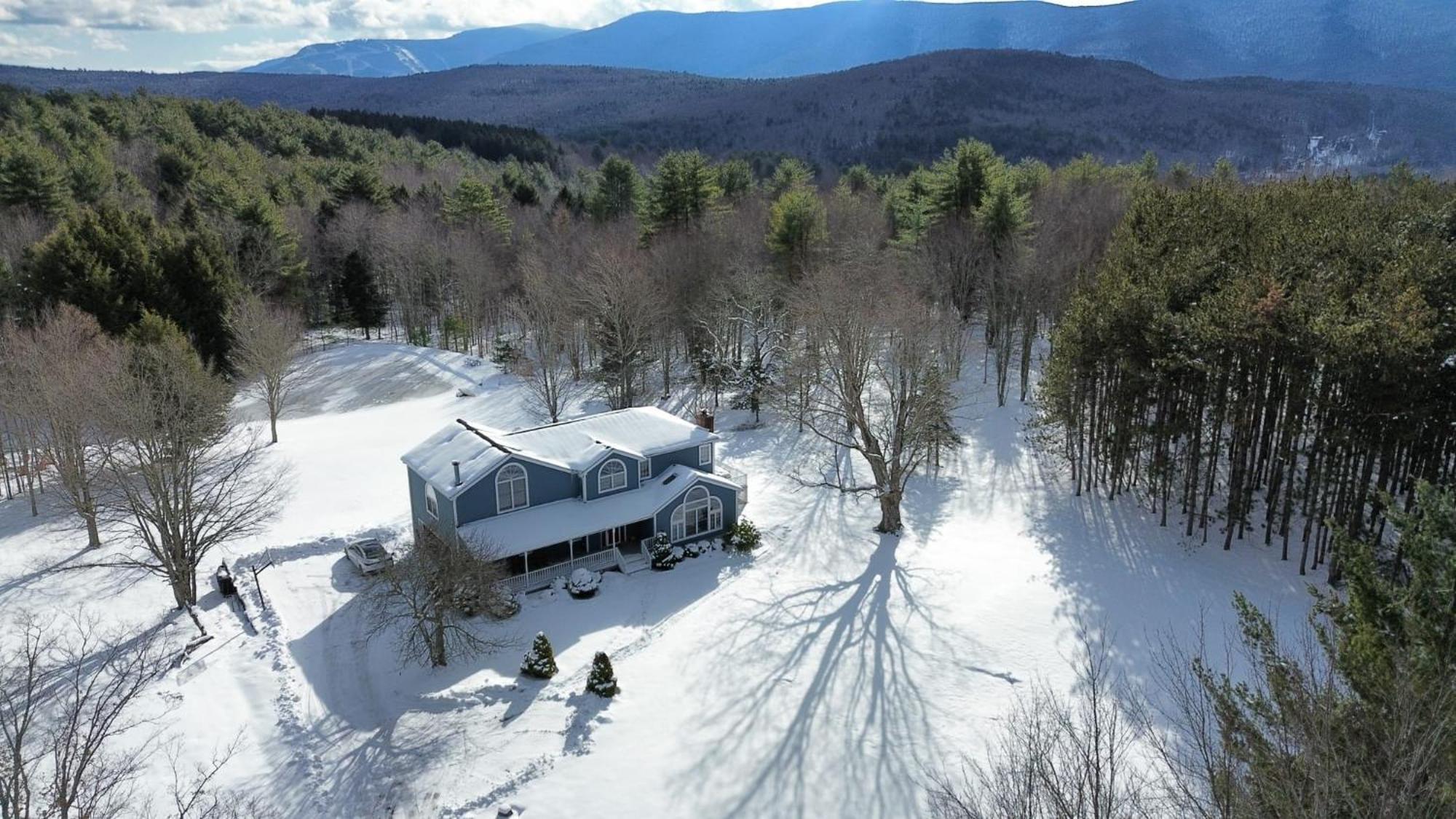 Mountain Blue Vista - Luxury Retreat Near Ski Resorts With Pond, Firepit And Hot Tub Windham Exterior photo